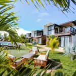 Scenic view of modern villas with garden and pool in Adicora, Venezuela, showcasing contemporary architecture.
